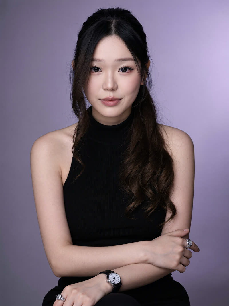 Statement look: black turtleneck on a lavender gradient backdrop